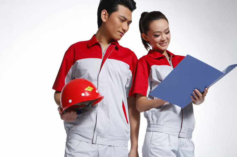 工廠(chǎng)工作服有怎樣的性能和它的重要性?